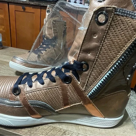 Robin jeans copper sneaker size 10 men no box like new condition